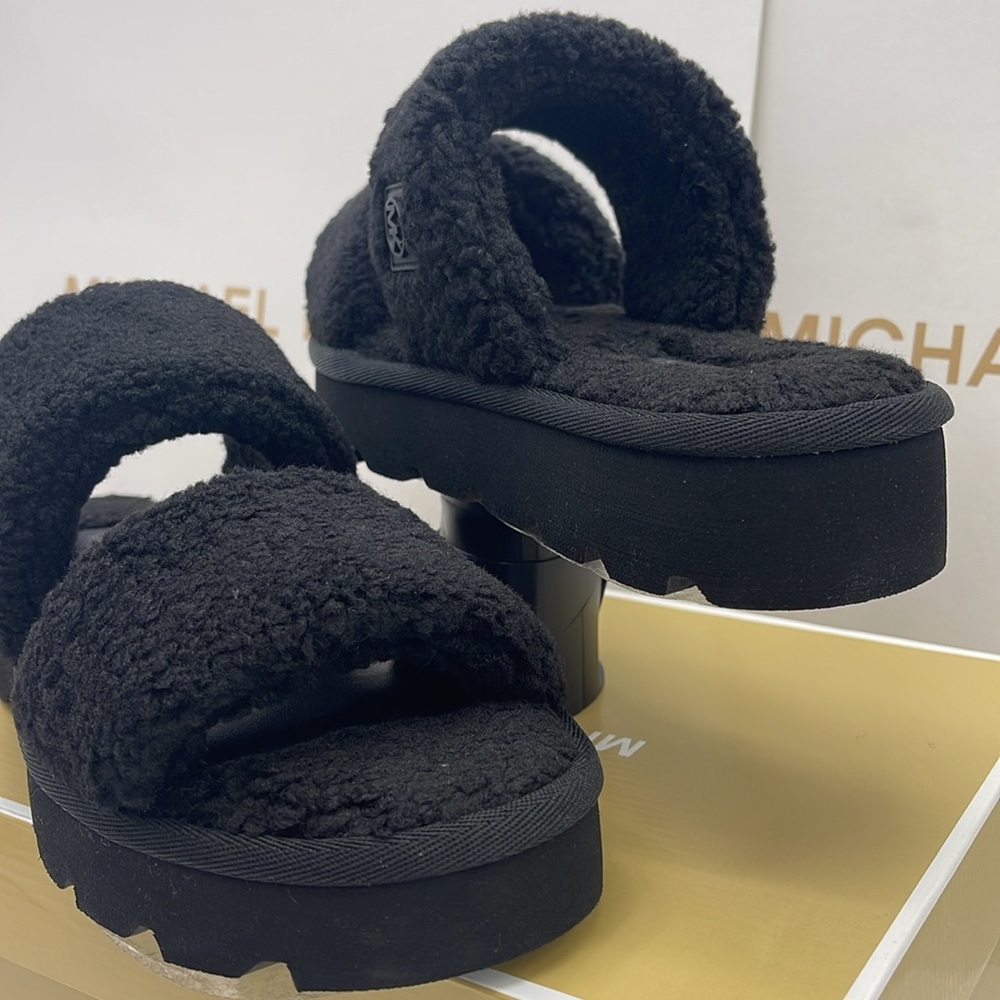 MICHAEL KORS Winnie Faux Curly Shearling Platform Slide Sandal
Black 
New - Picture 9 of 16